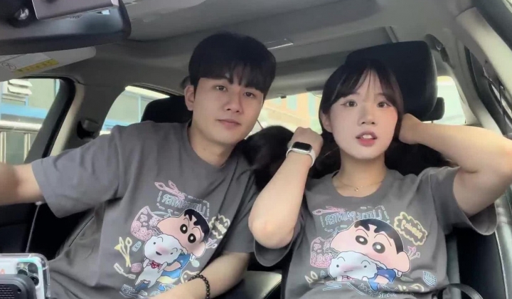 云盘高质露脸泄密，热恋小情侣日常露脸性爱自拍流出，SM车震花样多，年轻人会玩