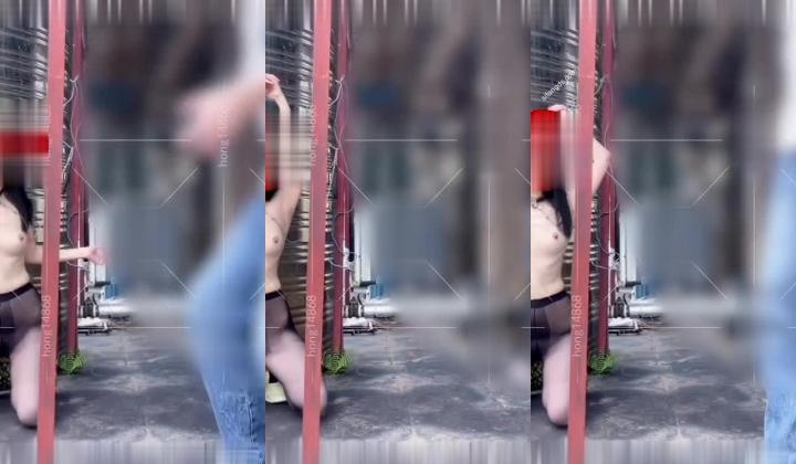 28万粉反差女医生【hong14868】最新门槛福利，炮机自慰，各种室外露出性爱，被路人撞见社死