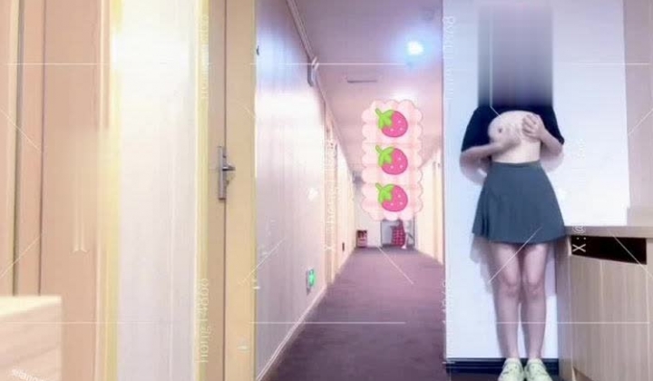 28万粉反差女医生【hong14868】最新门槛福利，炮机自慰，各种室外露出性爱，被路人撞见社死