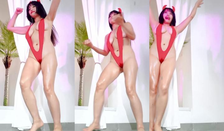 【花漾舞团】性感丰满乳神『丹丹』透视律动甩大奶很是风韵迷人三角度
