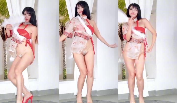 【花漾舞团】性感丰满乳神『丹丹』透视律动甩大奶很是风韵迷人三角度