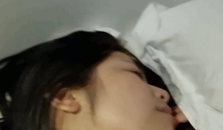 清纯小女友和小伙逛完街回家各种姿势露脸啪啪