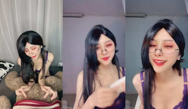 极品舔屏阿黑颜女神【蘸点蜜桃酱】门槛福利，太懂男人了，口活技术一流，高潮脸道具深喉