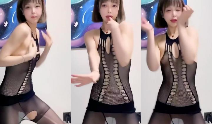 会裸舞的纯欲美少女【小阿葵】门槛福利，露脸动感裸舞，一线天小骚逼