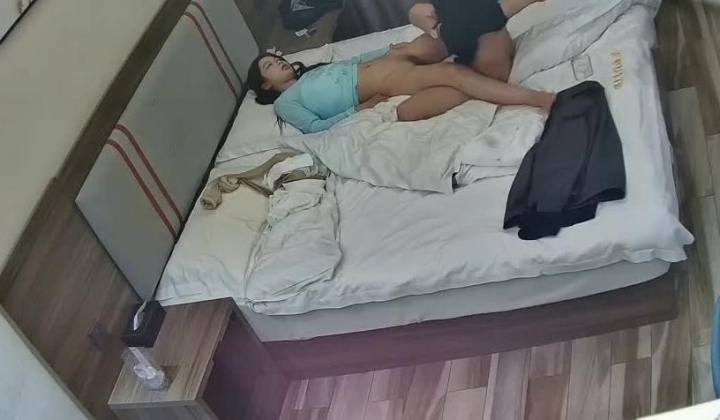 安防酒店偷拍精品 抖音颜值男主播约炮坐飞机远道而来的美女粉丝做爱时对白非常淫骚