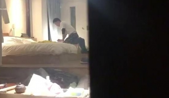 【猎奇资源 ️真实浅入旅馆】尾随跟踪翻偷拍情侣啪啪做爱叫床声甄选 两小时超刺激 叫的撕心裂肺 荡