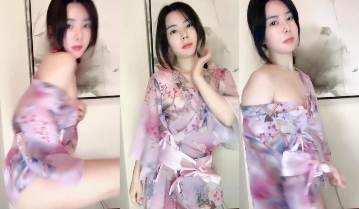 颜值嫩妹【温柔婉婉】大尺度裸舞，毛少一线天，大胆掰穴自慰