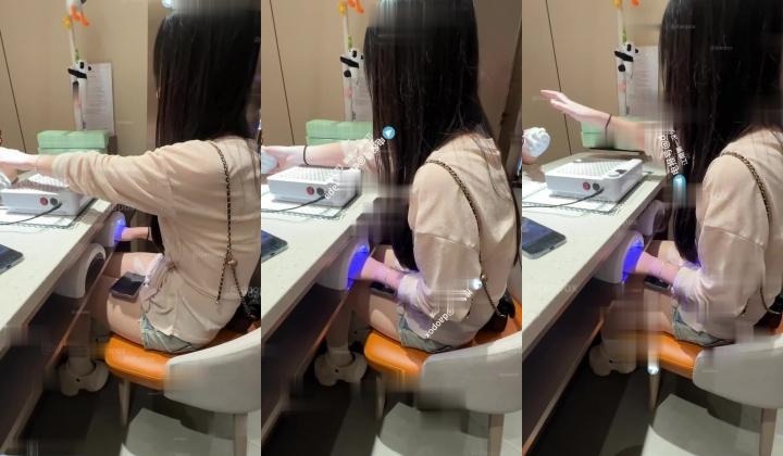 江南第一深情，【元歌的恋爱日记】，15号女主，大一学生妹，165cm，50KG蓝色连衣裙