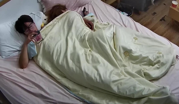 酒店偷拍精品 性欲很强的高颜值美女感情生活混乱，大哥操完男友操