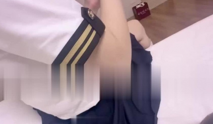 艺考行业从业者，【大黄鹅】专挑女大学生，用钱和感情抓住女大的心。擅长调教妹妹