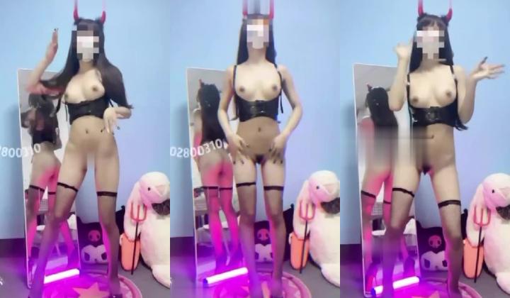 青春无敌抖音风推特超人气一字马小仙女【一只可爱简】时下热门BGM变装裸舞秀~身材无敌
