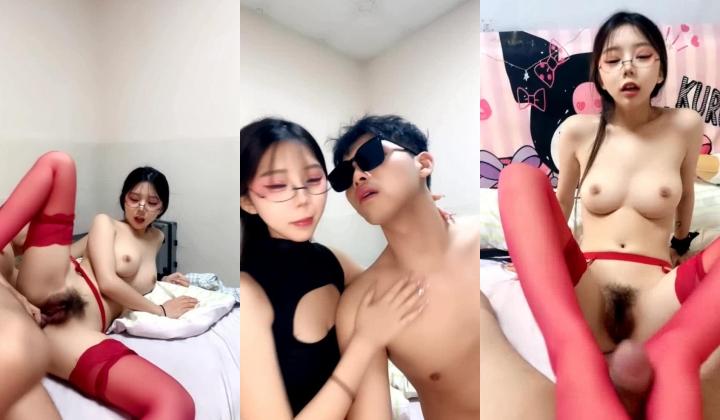 淫荡小师妹全程露脸丝袜情趣跟小哥激情啪啪直播大秀，口交大鸡巴草奶玩逼，无套插入多体位蹂躏爆草射在