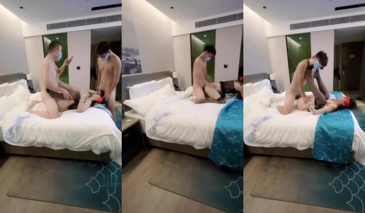 江西极品绿帽淫妻【长欢夫妻】最新线下活动福利，王八老公看着自己妻子被别的男人猛干