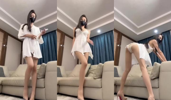 抖音30万粉丝丝袜反差少妇、上海33岁女上司范御姐网红「赵清妍」「小骆驼姐姐」激情自慰、约炮3P、色情SPA流出