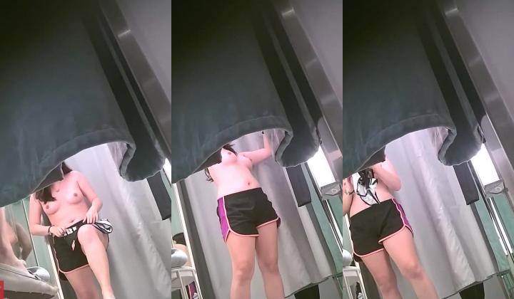 国内服装商城试衣间偷拍漂亮妹子试穿衣服,无数奶子和逼看的我应接不暇