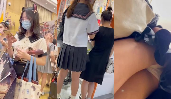 商城跟随偷窥跟同学逛街的Jk学生美眉 小内内紧紧包着小屁屁好诱惑