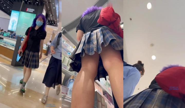 商城跟随偷窥跟闺蜜逛街的格子短裙美眉 小骚丁卡屁沟 丰满肥臀左摇右摆很性感