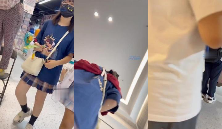 商城跟随偷窥两眼镜清纯学生妹 皮肤好白 花内内 性感大屁屁超诱惑