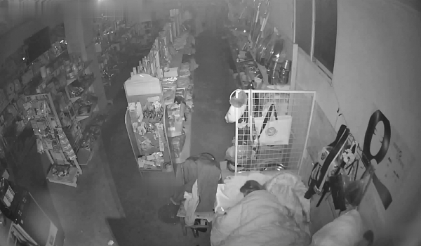 百姓民居摄像头入侵真实偸拍整理集 亮点多多 最精彩的是简陋出租农房熟女鸡连续专门接客老头还给口活