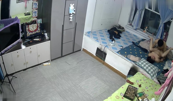 【极品稀缺 ️破解摄像头】东北老哥半夜性欲上劲操醒迷迷煳煳的老婆 抱着操真带劲 捆绑暴力抽插啪啪