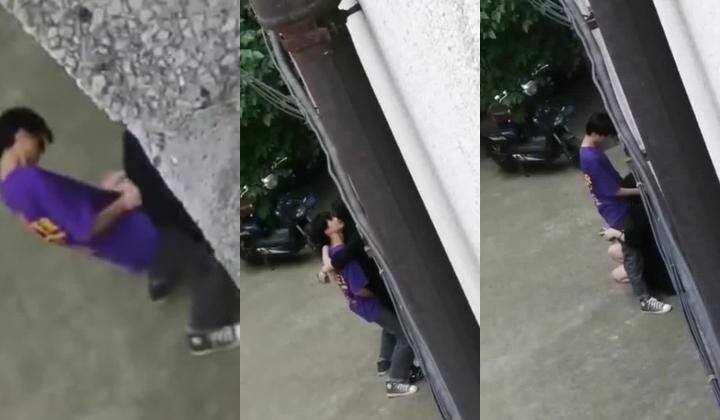 【网爆门事件】某大学大二学生墙角打野战,上演活春宫照