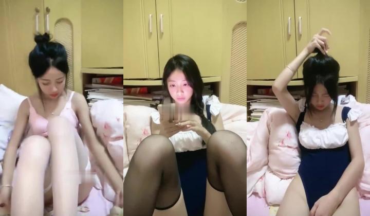 学生妹，一流颜值！太漂亮了！【07的苹苹很不乖】，看了就想操她，欲拒还迎的把小穴美乳都露了