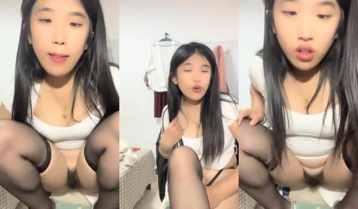 闷骚学生~丝袜肥臀~【小晴有点点乖】扣穴自慰，人如其名，确实属于乖巧邻家类型，水挺多