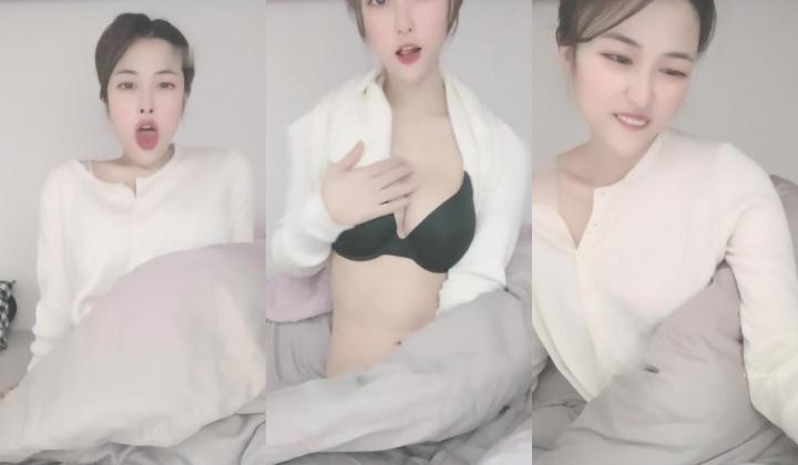 奶油草莓可爱多 核弹！校花女神【葡萄皮】宿舍大秀~这身材绝了~喷血强推~美妙尤物