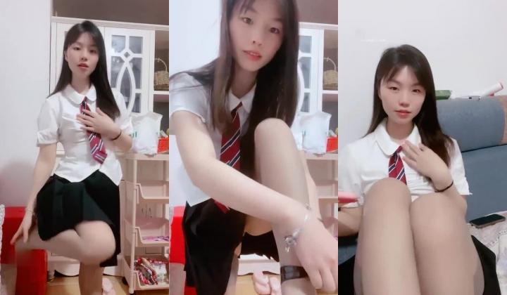 王炸！全网最粉逼，名器，馒头逼一线天白虎，【清凉一夏】JK学生妹，扣到狂喷水，青涩腼腆又有点儿骚