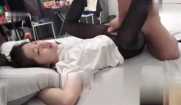 【丝袜】终于操到了清纯的你，床上不装了