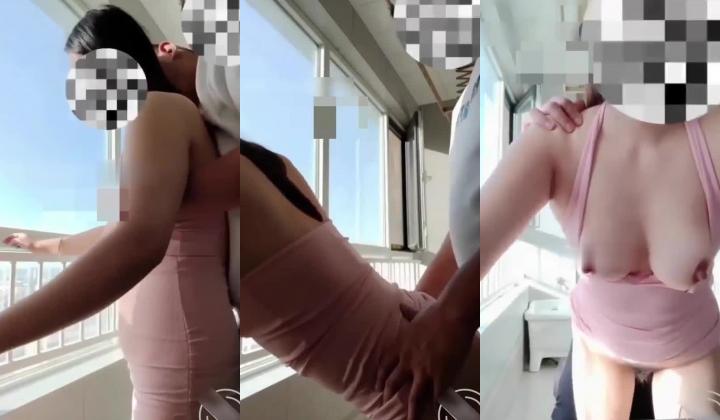 有个巨乳又美腿的气质邻居女神，大白天的，在阳台和她打炮！粉色齐逼短裙，背影杀啊！叫床声非常风骚，怕你顶不住