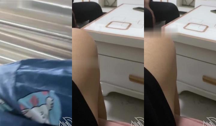 海角大神合集，【真实小王子】，和老妈乱伦上母记录，老妈骂的越凶我干的越猛，偷拍上厕所洗澡