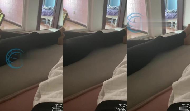 海角大神合集，【真实小王子】，和老妈乱伦上母记录，老妈骂的越凶我干的越猛，偷拍上厕所洗澡