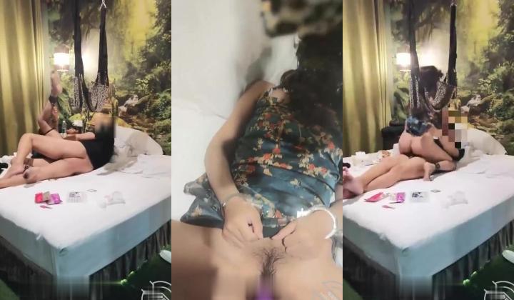就为了把我妈搞到喷水，结果差点把她阴道玩坏了!