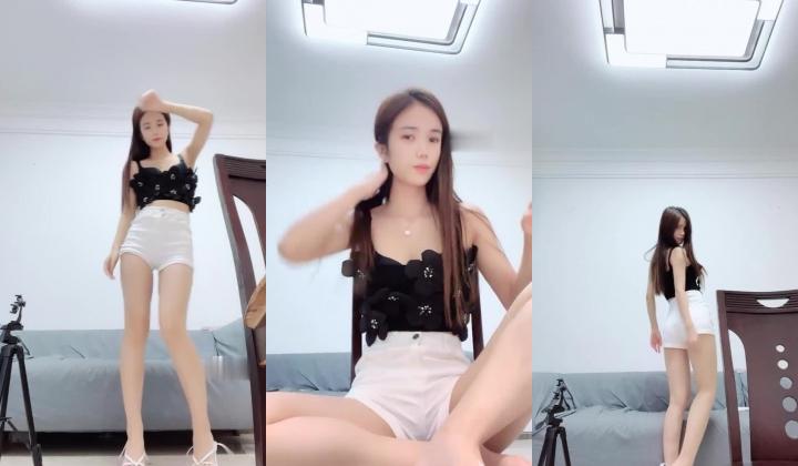 校花学姐下海！好美啊~【妮妮这呢】道具自慰！