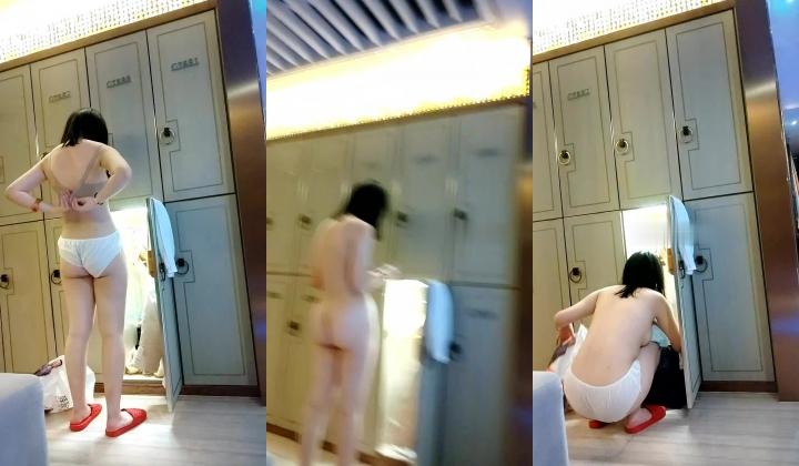 大众澡堂子更衣间偷窥多位白白嫩嫩的少妇脱光光/大众澡堂子更衣间偷窥