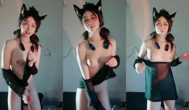 校花女神【懒羊羊】全裸骚舞，道具自慰，双洞齐开，白虎嫩穴