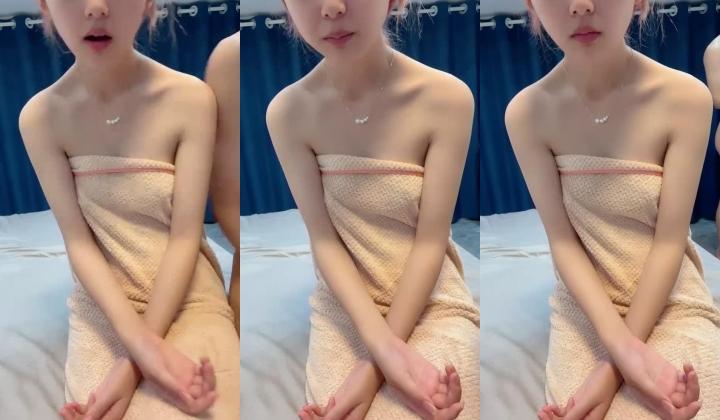 刚下海就被狂干 【强壮兔子】 我靠这个是真的嫩 还爱笑 享受其中，给人感觉她是真的喜欢做爱，强烈