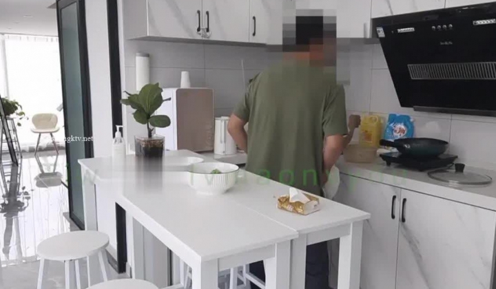 重磅炸弹！万人求档高门槛梦幻联动，顶级绿帽网红大咖联手【绿帽女友+你的大婊姐】私拍，当着男友的面