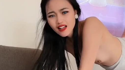福建骚婊子，跪在客厅上，被主子修理，无套啪啪，口爆吃精！
