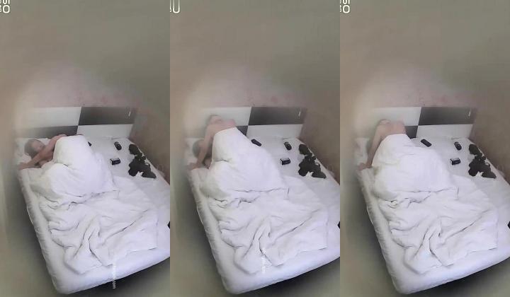 干柴烈火难分难解真实欣赏好几对大学生情侣开房造爱模仿A片探索各种体位穿上情趣装增加刺激