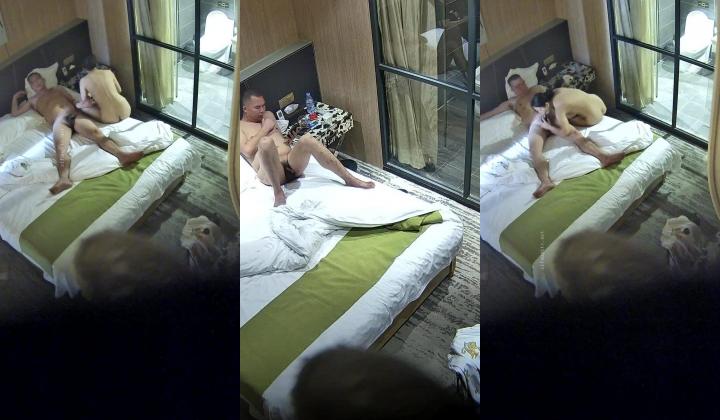 主题酒店钟点房拍摄到的猥琐大叔下午和邻居少妇开房偷情私会啪啪 互舔互插爱抚爽的欲仙欲死 露脸高清