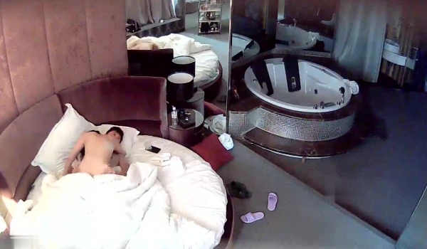 《绝版360补漏 泄密激情篇》真实欣赏好多对男女疯狂交合角度好花样多情趣装小情侣偸情男女富婆包养