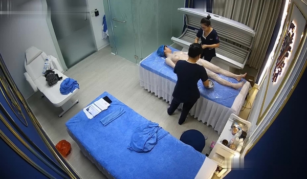 【精品TP】网络破解摄像头 ️记录高端美容院全身涂抹 保鲜膜包裹！