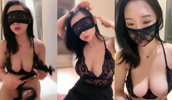 豪乳女神！~可萝莉可御姐【叫我小兔姐】大肉棒自慰+按摩棒，两只大奶晃起来相当哇塞