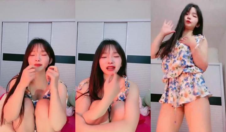 【别得罪小猫】极品小学妹! 全裸骚舞~抖奶~害我狂撸~!!
