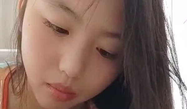 【淼幼】超甜美酒窝女学生! 刚下就被干~抠穴自慰~内射~