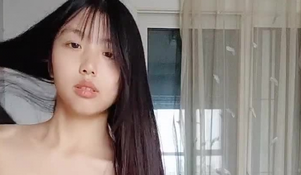 【淼幼】超甜美酒窝女学生! 刚下就被干~抠穴自慰~内射~