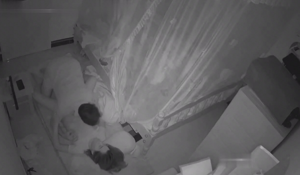 ️【破解摄像头】破解摄像头啪啪啪 求操遭拒枕头自慰