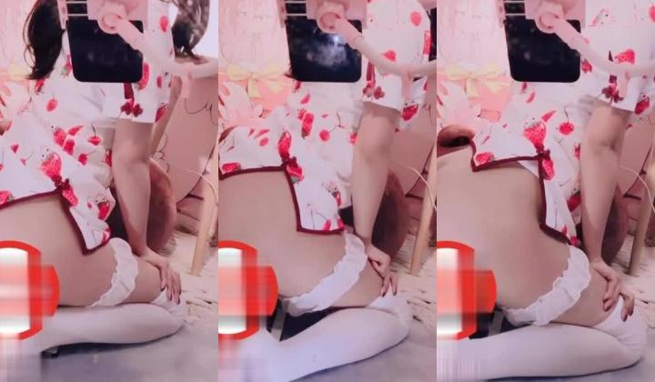 清纯反差双马尾LO萌妹『妄摄娘』福利私拍 在外是同学老师眼中的乖乖女，在私下是哥哥的鸡巴套子！